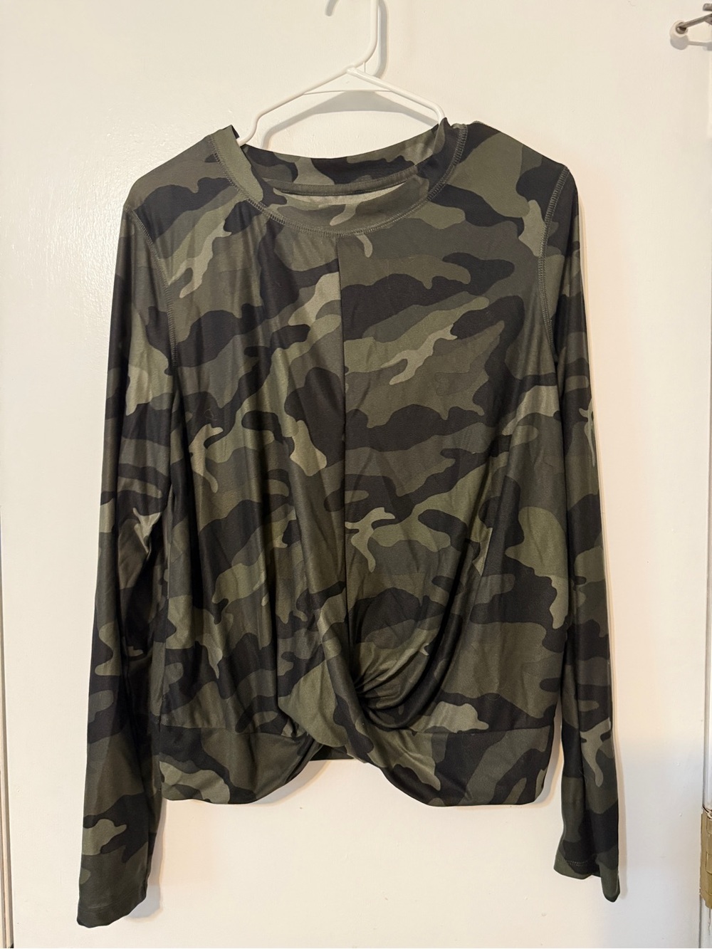 Old Navy Olive & Black Camo Twist-Front Long Sleeve Tee